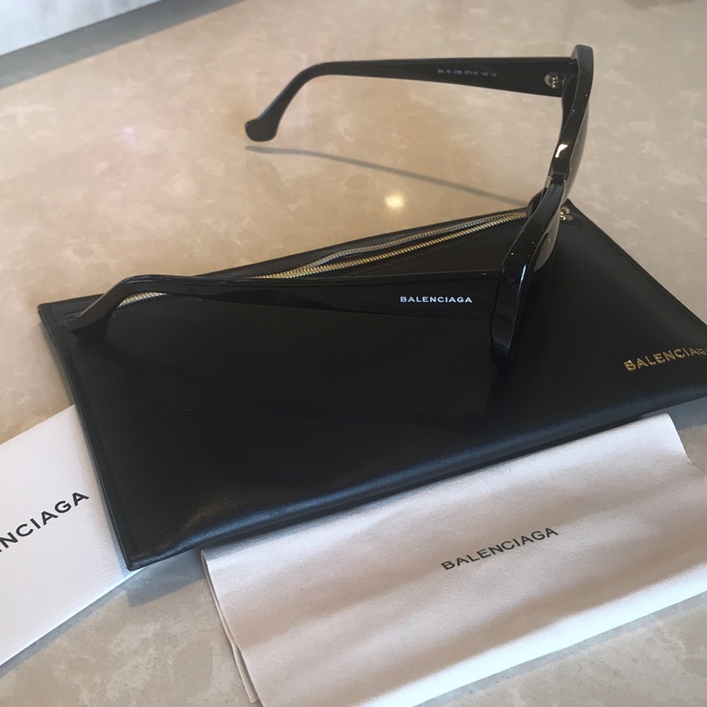 Balenciaga Sunglasses - Picture 2 of 3